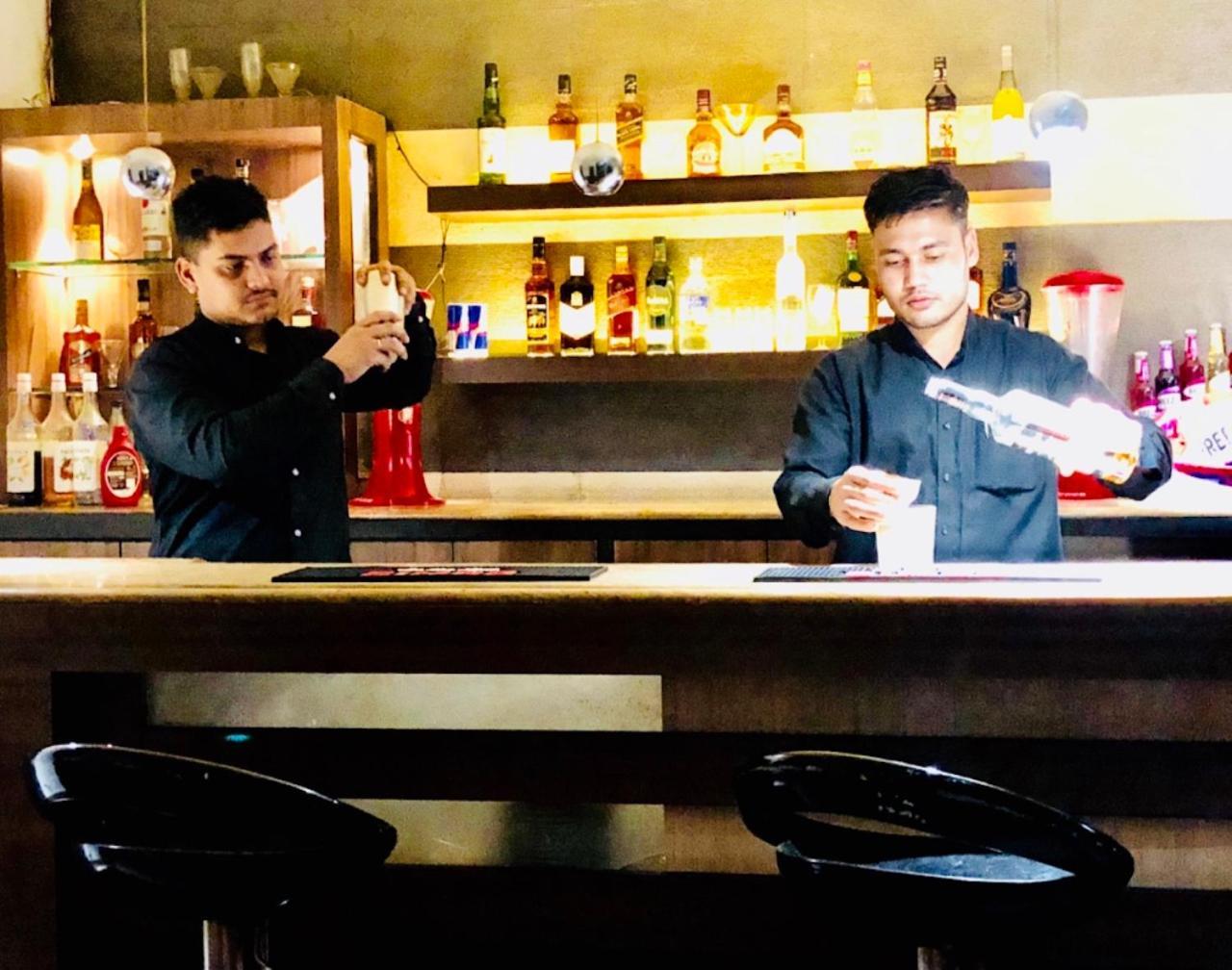 布拉格大陆酒店 古瓦哈提 外观 照片