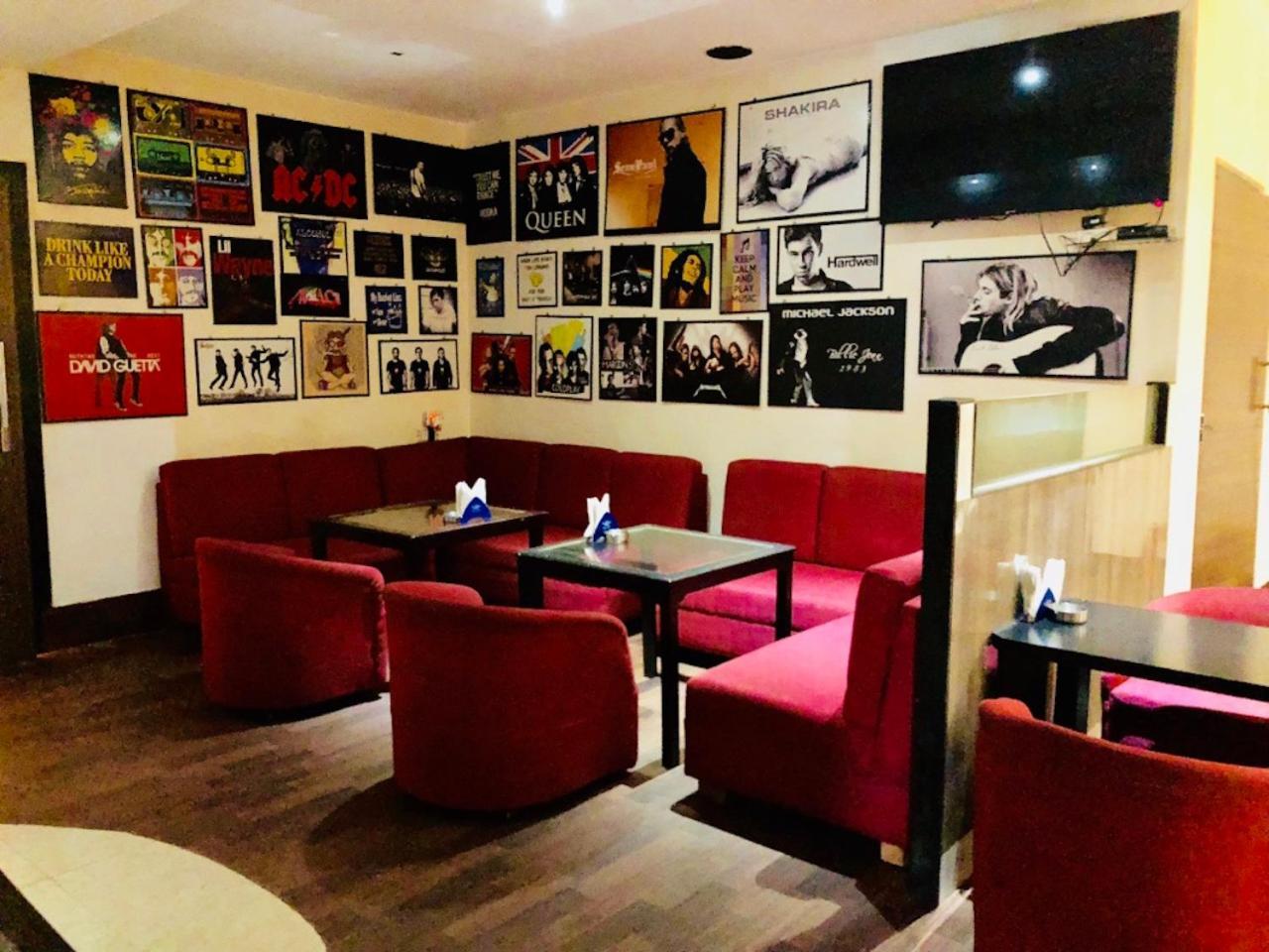 布拉格大陆酒店 古瓦哈提 外观 照片