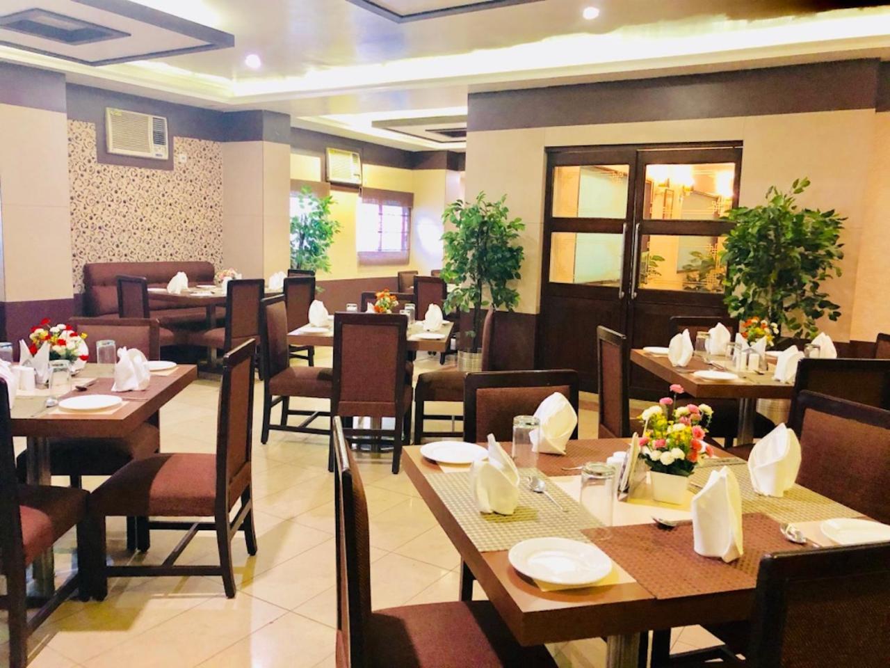 布拉格大陆酒店 古瓦哈提 外观 照片