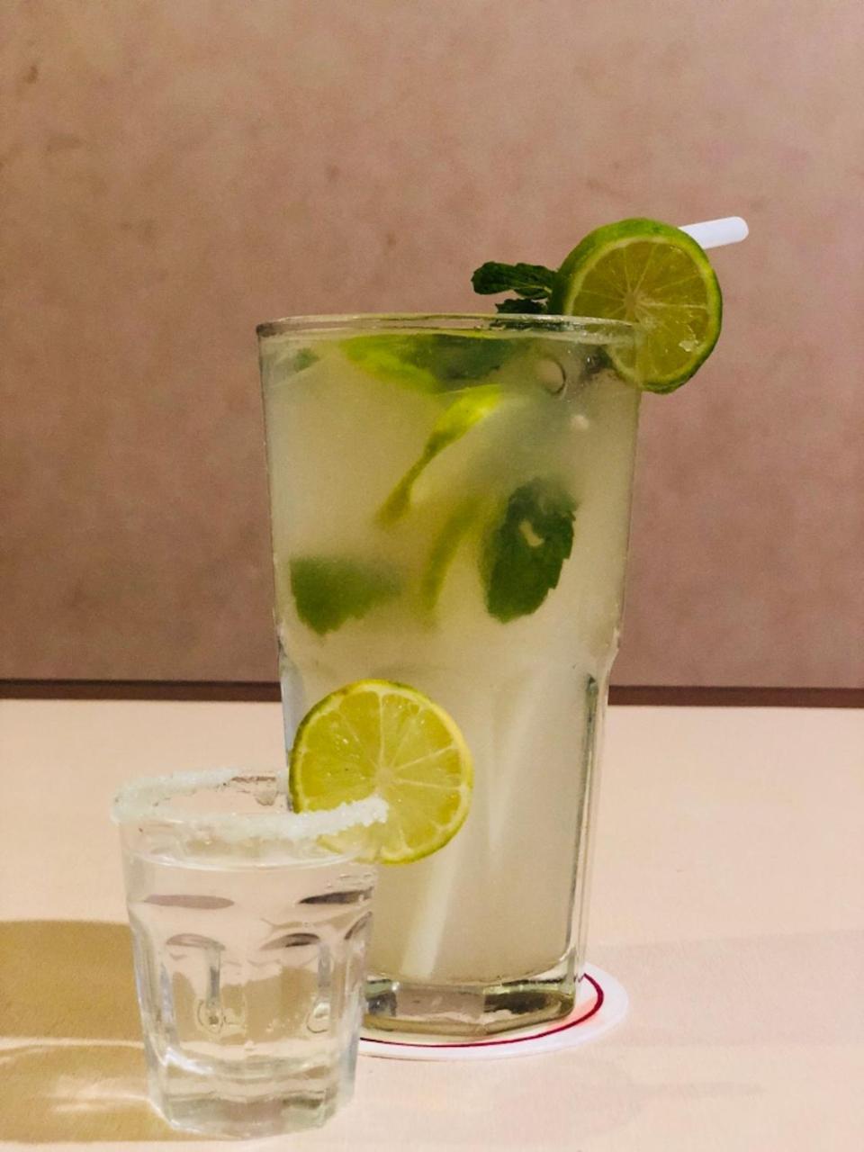 布拉格大陆酒店 古瓦哈提 外观 照片