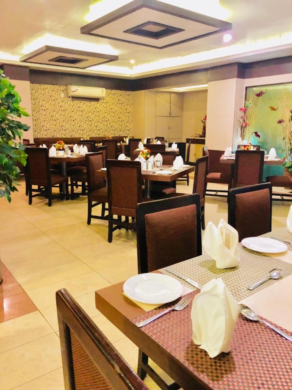 布拉格大陆酒店 古瓦哈提 外观 照片